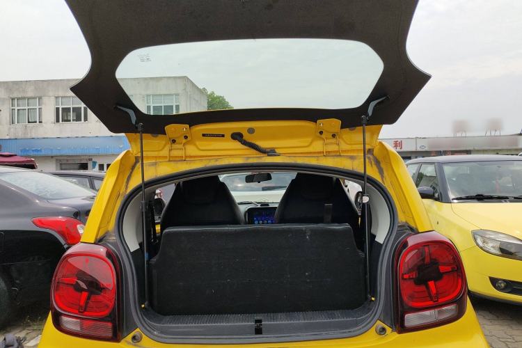 Used Roewe Clever 2022 311km QiQi BoBo Edition Trunk
