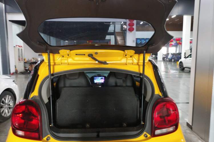 Used Roewe Clever 2022 311km QiQi BoBo Edition Trunk