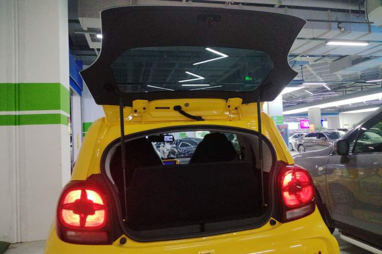Used Roewe Clever 2022 311km QiQi BoBo Edition Trunk