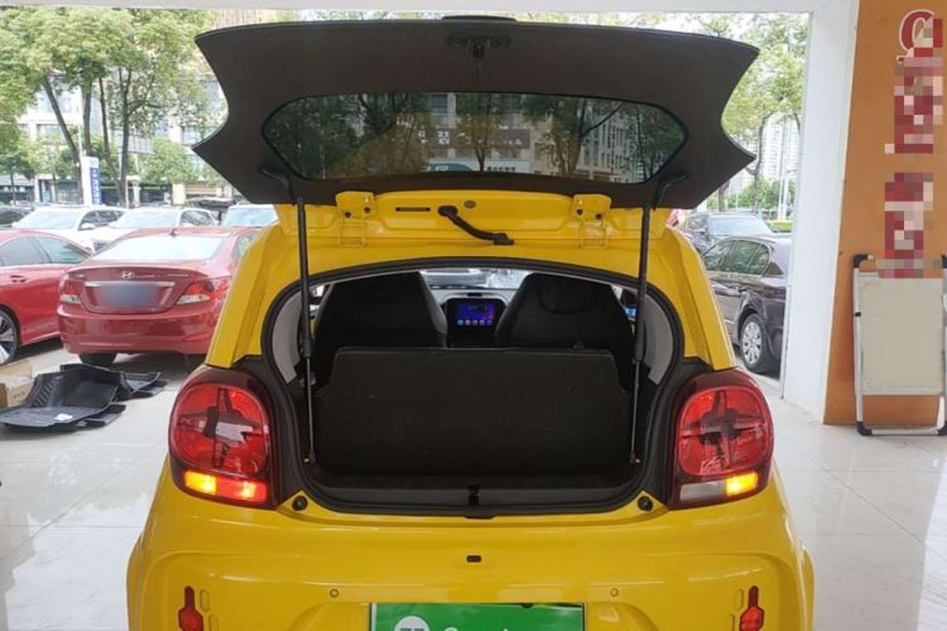 Used Roewe Clever 2022 311km QiQi BoBo Edition Trunk