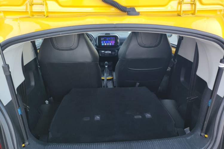Used Roewe Clever 2022 311km QiQi BoBo Edition Trunk