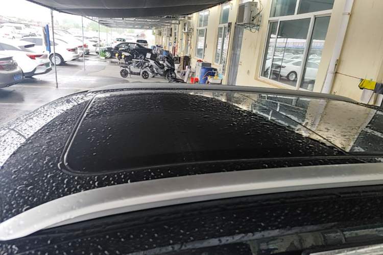 Used Roewe D5X DMH 2024 135 Tech Edition Roof