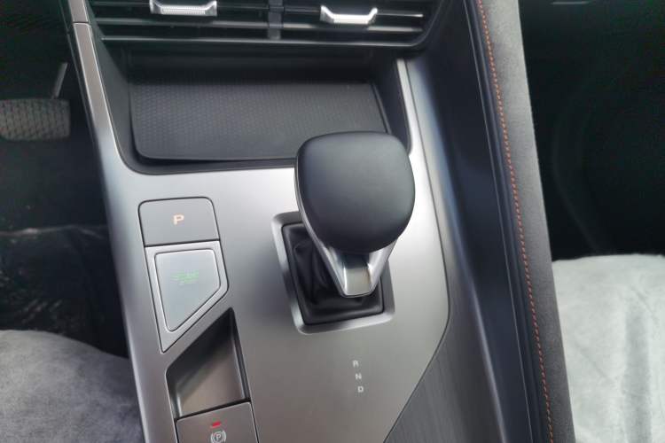 Used Roewe D5X DMH 2024 135 Flagship Edition Gear Lever