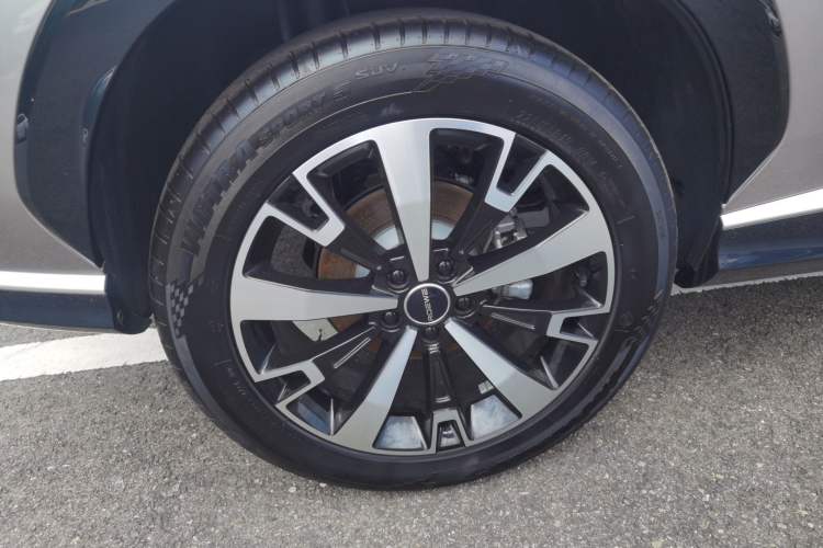 Used Roewe D5X DMH 2024 135 Flagship Edition Right Rear Wheel Hub