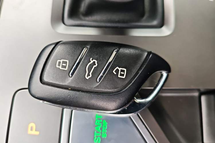 Used Roewe D5X DMH 2024 135 Tech Edition Interior 1
