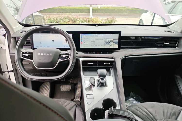 Used Roewe D5X DMH 2024 135 Tech Edition Interior 2