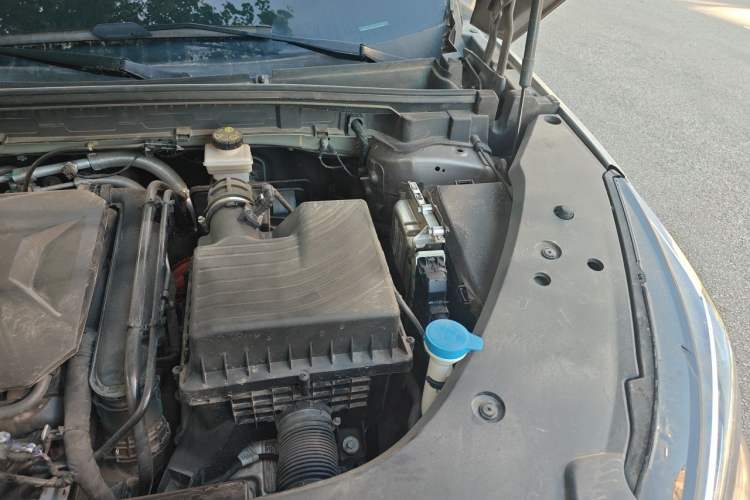 Used Roewe D5X DMH 2024 135 Tech Edition Engine Bay Left