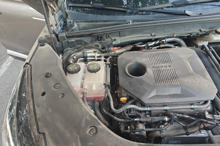 Used Roewe D5X DMH 2024 135 Tech Edition Engine Bay Right