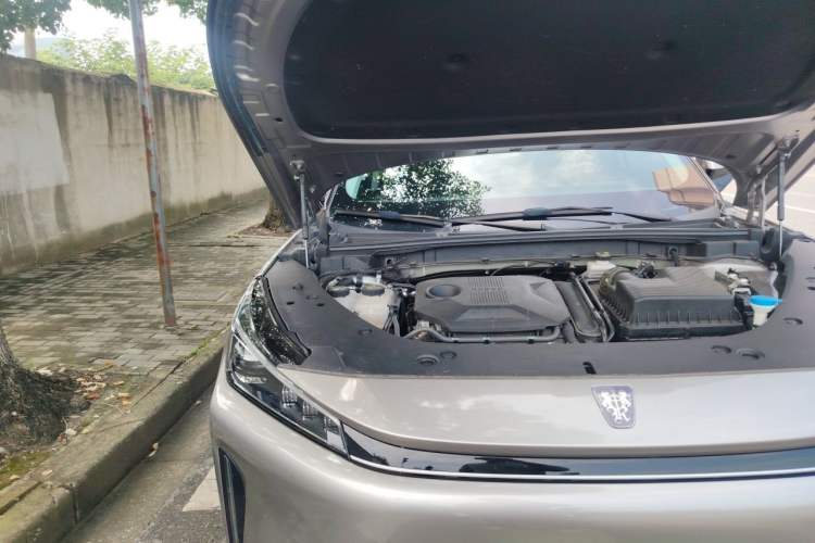Used Roewe D5X DMH 2024 135 Flagship Edition Engine Bay Right