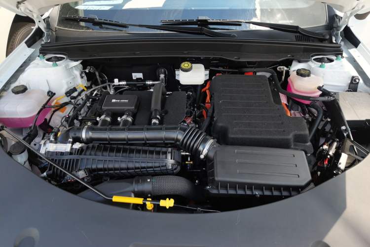 Used Roewe D5X DMH 2024 135 Tech Edition Engine Bay