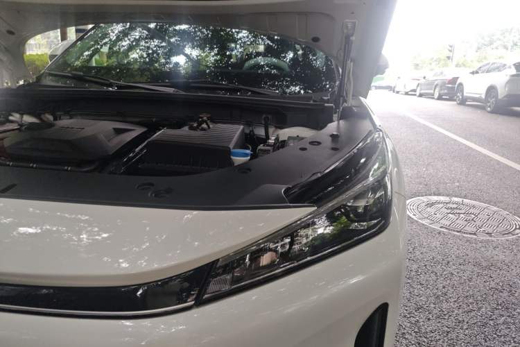 Used Roewe D5X DMH 2024 135 Tech Edition Engine Bay Left