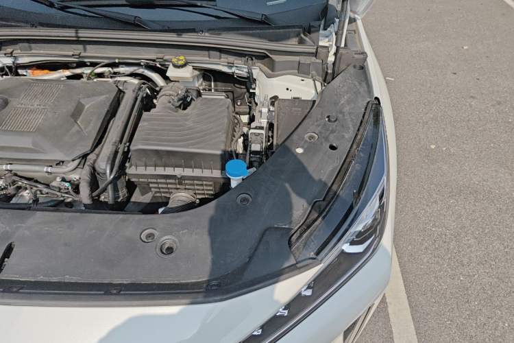 Used Roewe D5X DMH 2024 135 Luxury Edition Engine Bay Left
