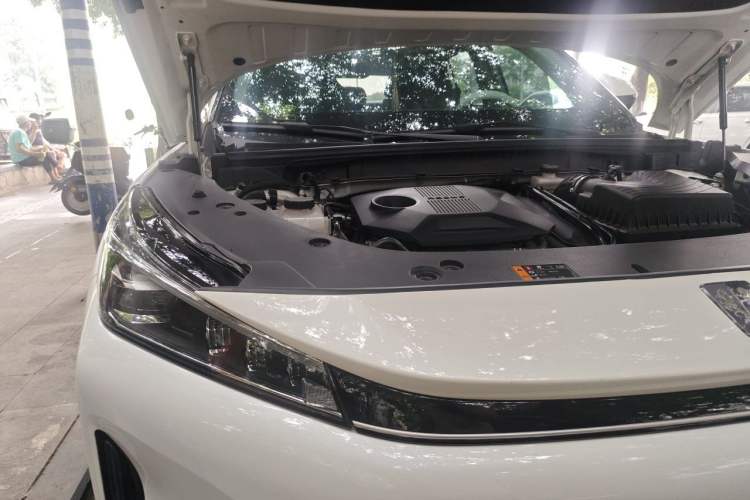 Used Roewe D5X DMH 2024 135 Tech Edition Engine Bay Right
