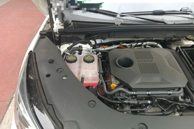 Used Roewe D5X DMH 2024 135 Flagship Edition Engine Bay Right