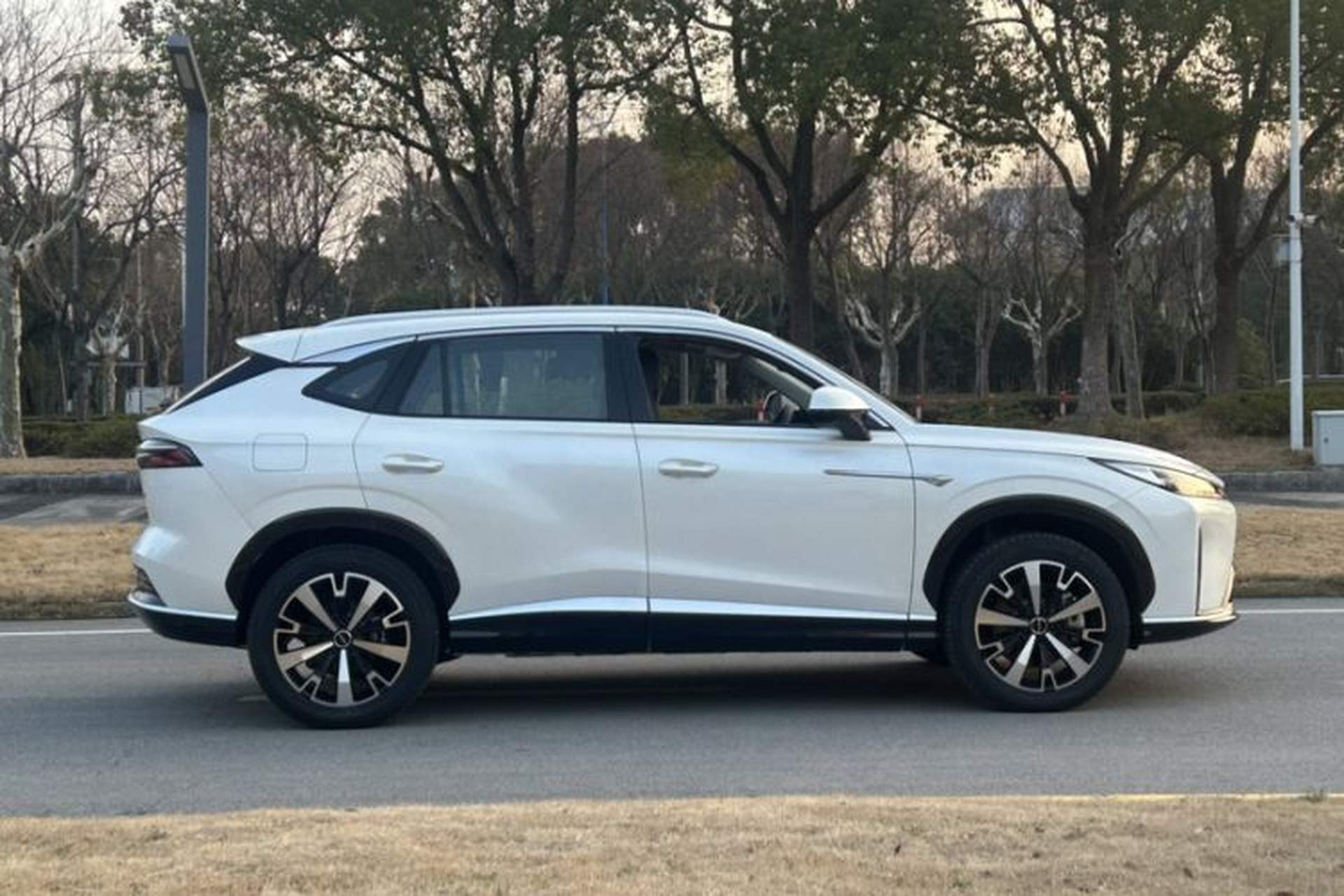 Used Roewe D5X DMH 2024 135 Flagship Edition Exterior 10