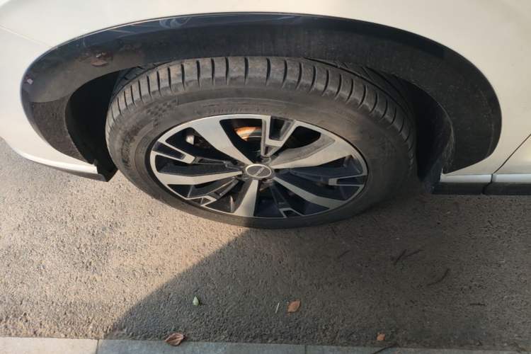 Used Roewe D5X DMH 2024 135 Tech Edition Exterior 4