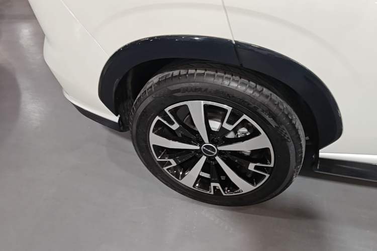 Used Roewe D5X DMH 2024 135 Tech Edition Exterior 5