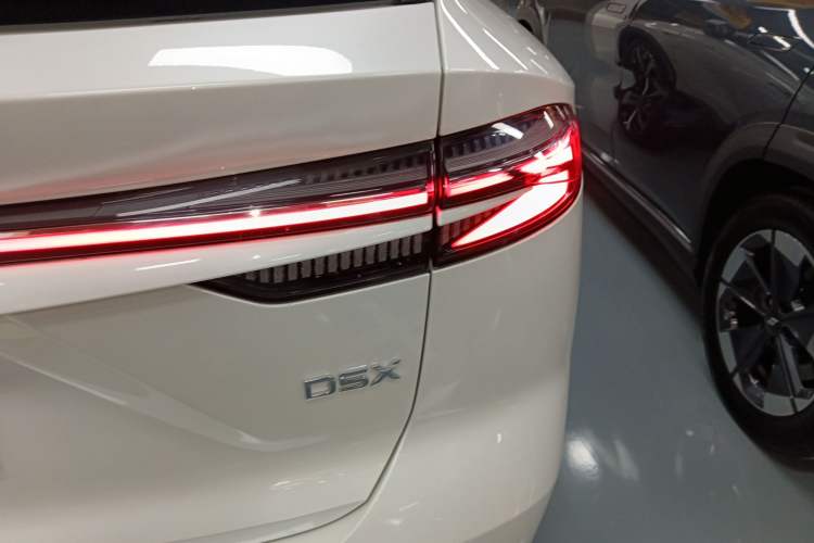 Used Roewe D5X DMH 2024 135 Tech Edition Exterior 6