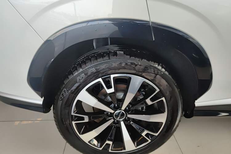 Used Roewe D5X DMH 2024 135 Tech Edition Exterior 8