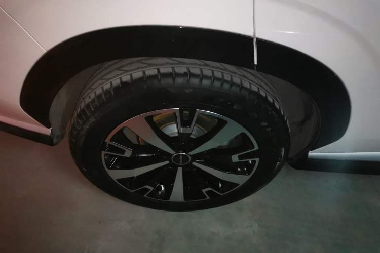 Used Roewe D5X DMH 2024 135 Tech Edition Exterior 8