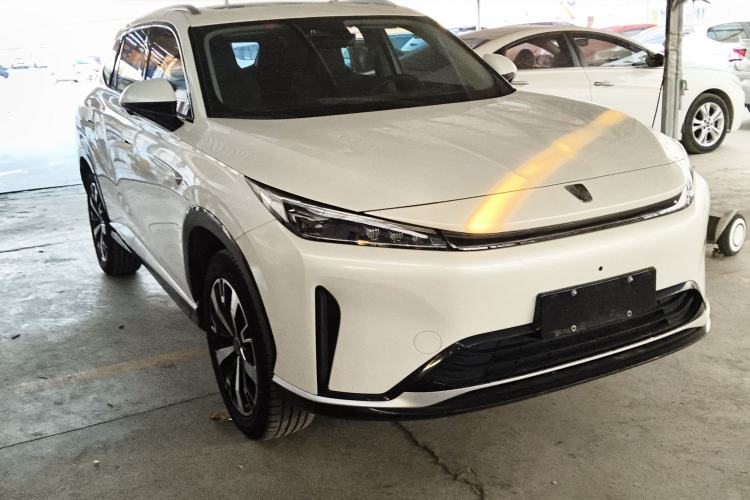 Used Roewe D5X DMH 2024 135 Tech Edition Front Right 45 Deg