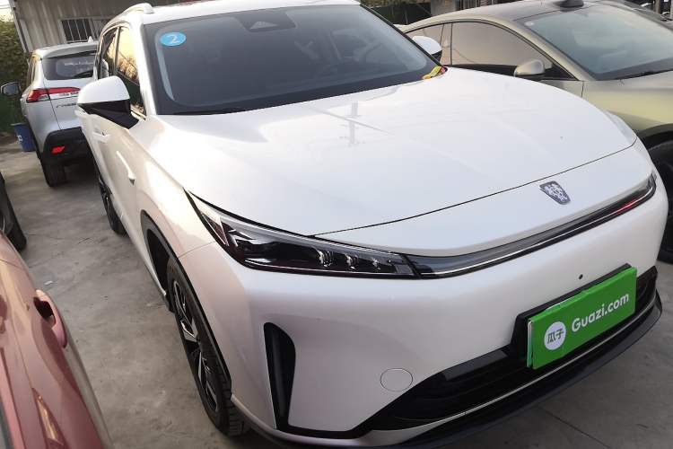 Used Roewe D5X DMH 2024 135 Tech Edition Front Right 45 Deg