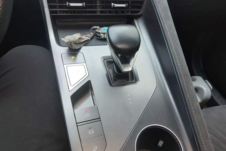 Used Roewe D5X DMH 2024 135 Flagship Edition Gear Lever