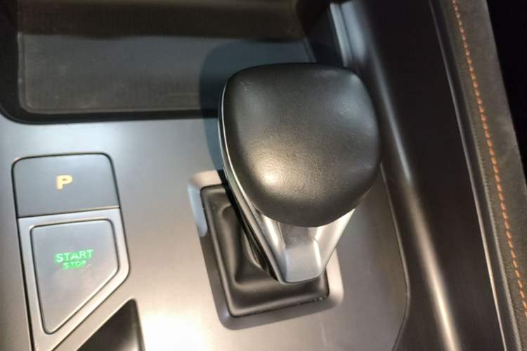 Used Roewe D5X DMH 2024 135 Tech Edition Gear Lever