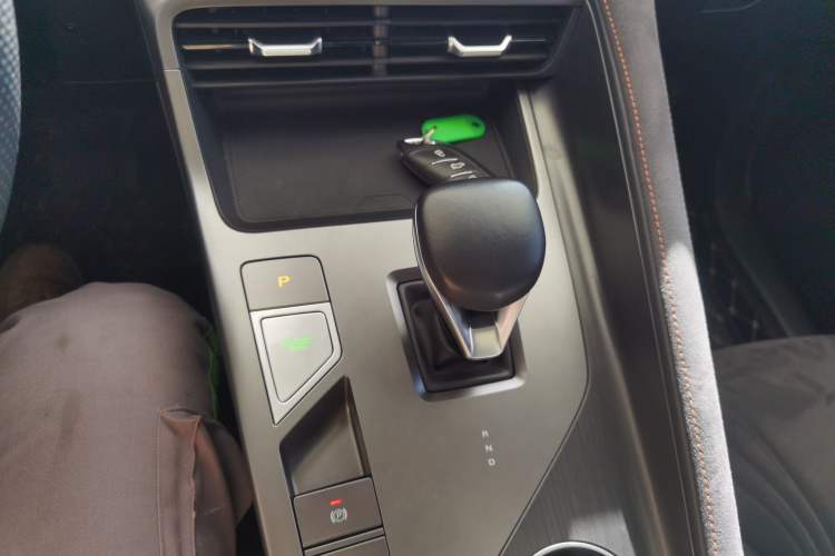 Used Roewe D5X DMH 2024 135 Tech Edition Gear Lever