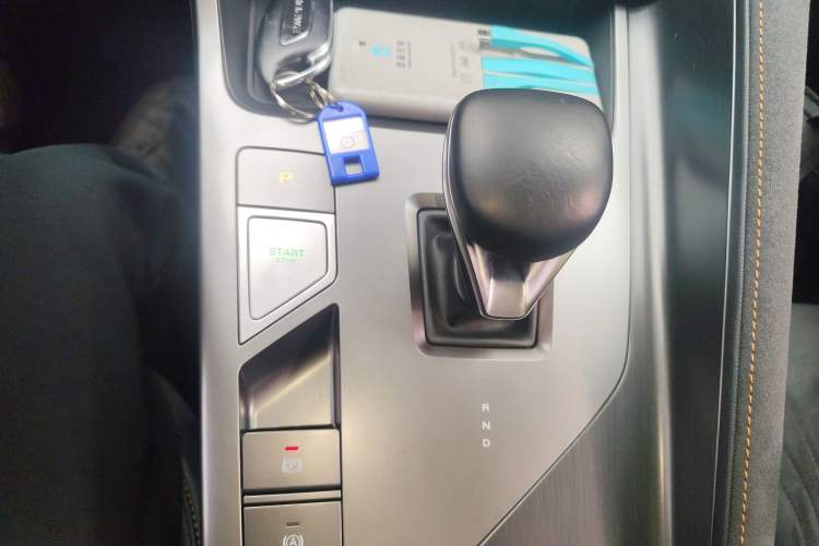 Used Roewe D5X DMH 2024 135 Tech Edition Gear Lever