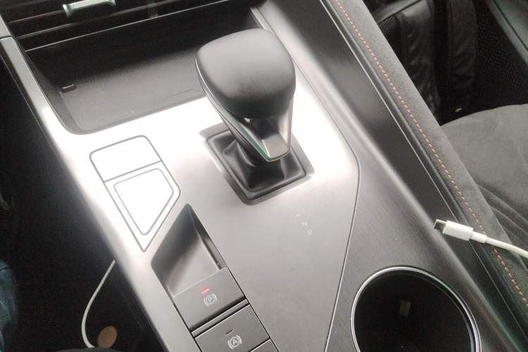 Used Roewe D5X DMH 2024 135 Tech Edition Gear Lever