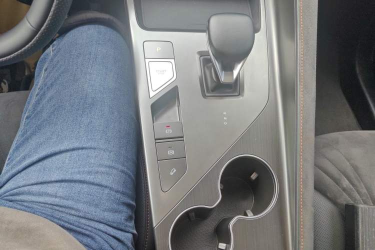 Used Roewe D5X DMH 2024 135 Tech Edition Gear Lever