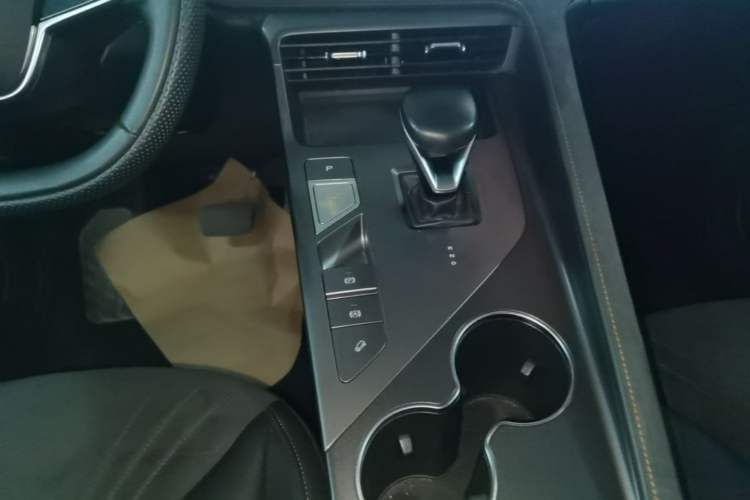Used Roewe D5X DMH 2024 135 Tech Edition Gear Lever