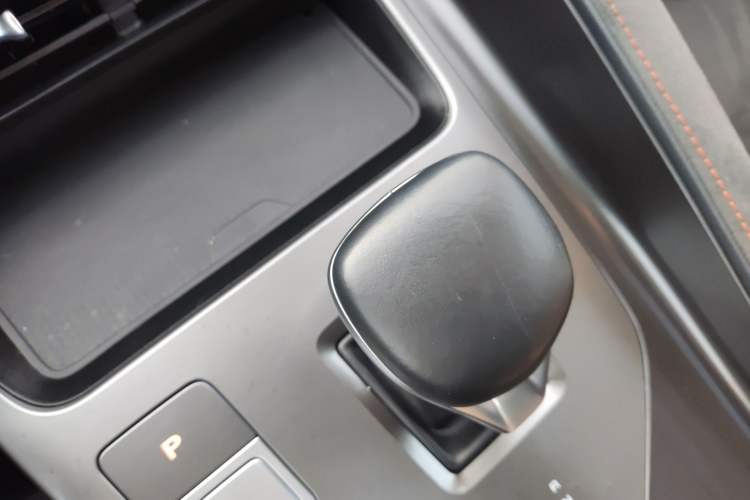 Used Roewe D5X DMH 2024 135 Tech Edition Gear Lever