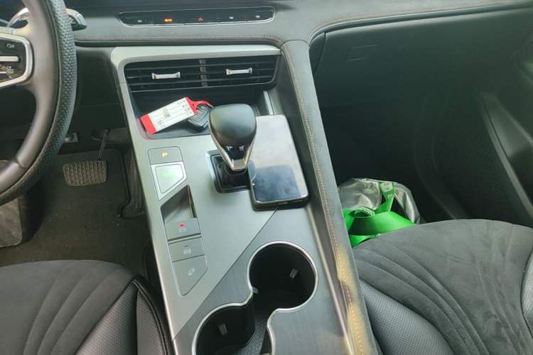 Used Roewe D5X DMH 2024 135 Tech Edition Gear Lever