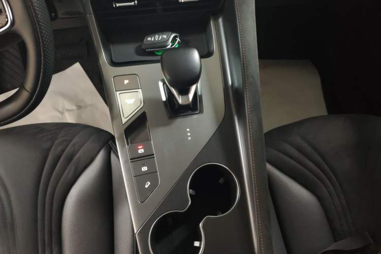 Used Roewe D5X DMH 2024 135 Tech Edition Gear Lever