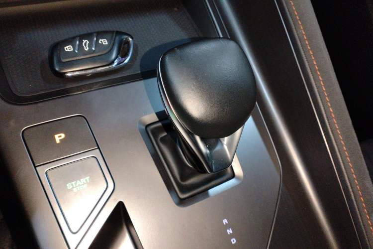 Used Roewe D5X DMH 2024 135 Tech Edition Gear Lever