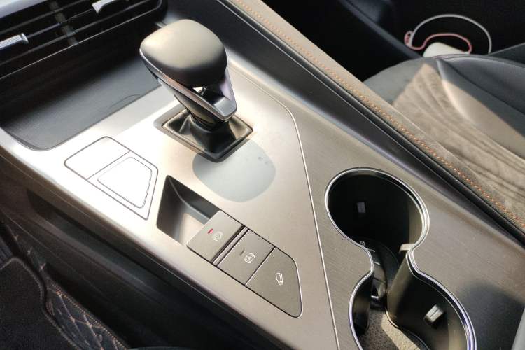 Used Roewe D5X DMH 2024 135 Tech Edition Gear Lever