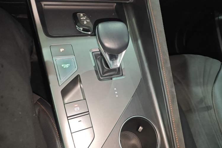 Used Roewe D5X DMH 2024 135 Tech Edition Gear Lever