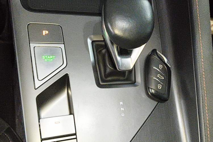 Used Roewe D5X DMH 2024 135 Tech Edition Gear Lever