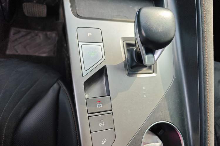 Used Roewe D5X DMH 2024 135 Tech Edition Gear Lever