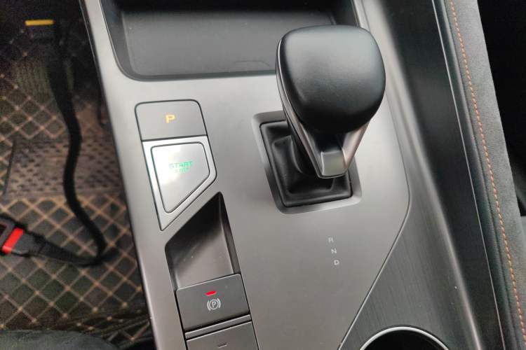 Used Roewe D5X DMH 2024 135 Tech Edition Gear Lever