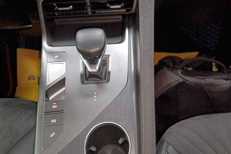 Used Roewe D5X DMH 2024 135 Tech Edition Gear Lever