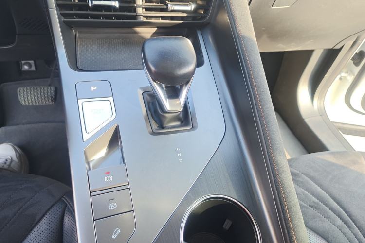Used Roewe D5X DMH 2024 135 Tech Edition Gear Lever