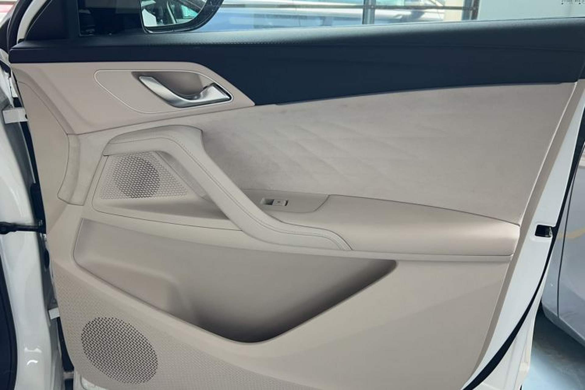 Used Roewe D5X DMH 2024 135 Tech Edition Interior 1