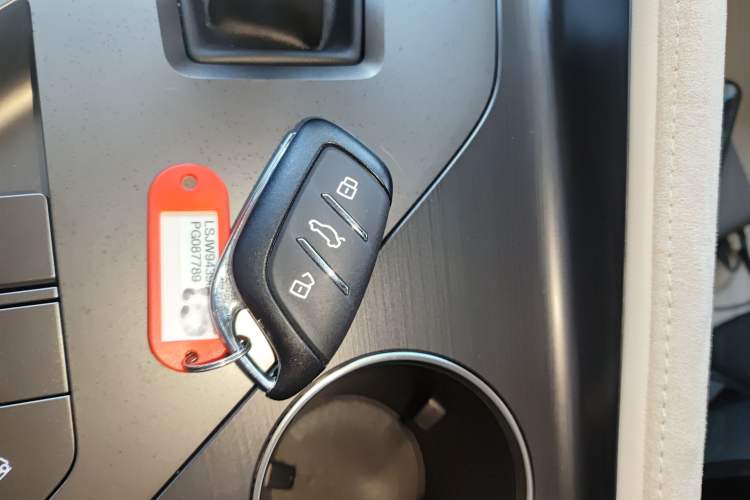 Used Roewe D5X DMH 2024 135 Tech Edition Interior 1