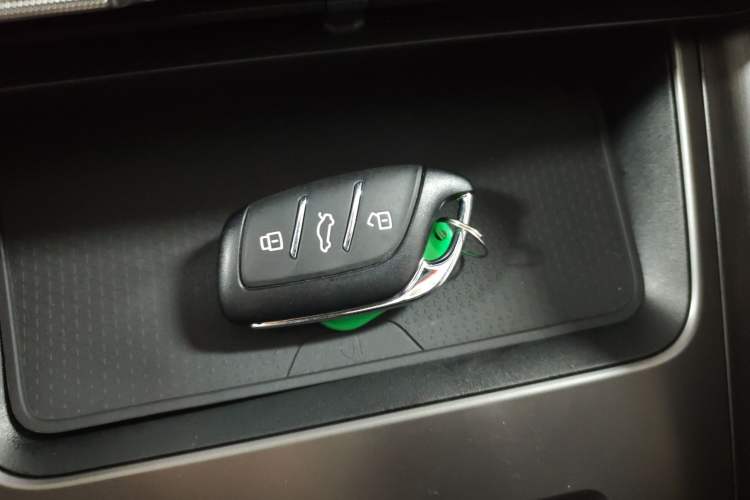 Used Roewe D5X DMH 2024 135 Tech Edition Interior 1