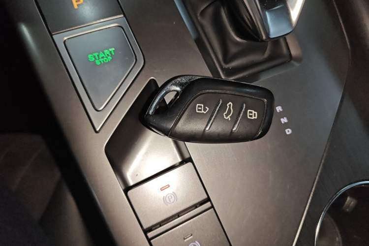 Used Roewe D5X DMH 2024 135 Tech Edition Interior 1