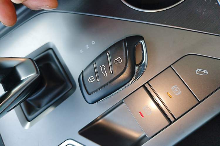 Used Roewe D5X DMH 2024 135 Tech Edition Interior 1