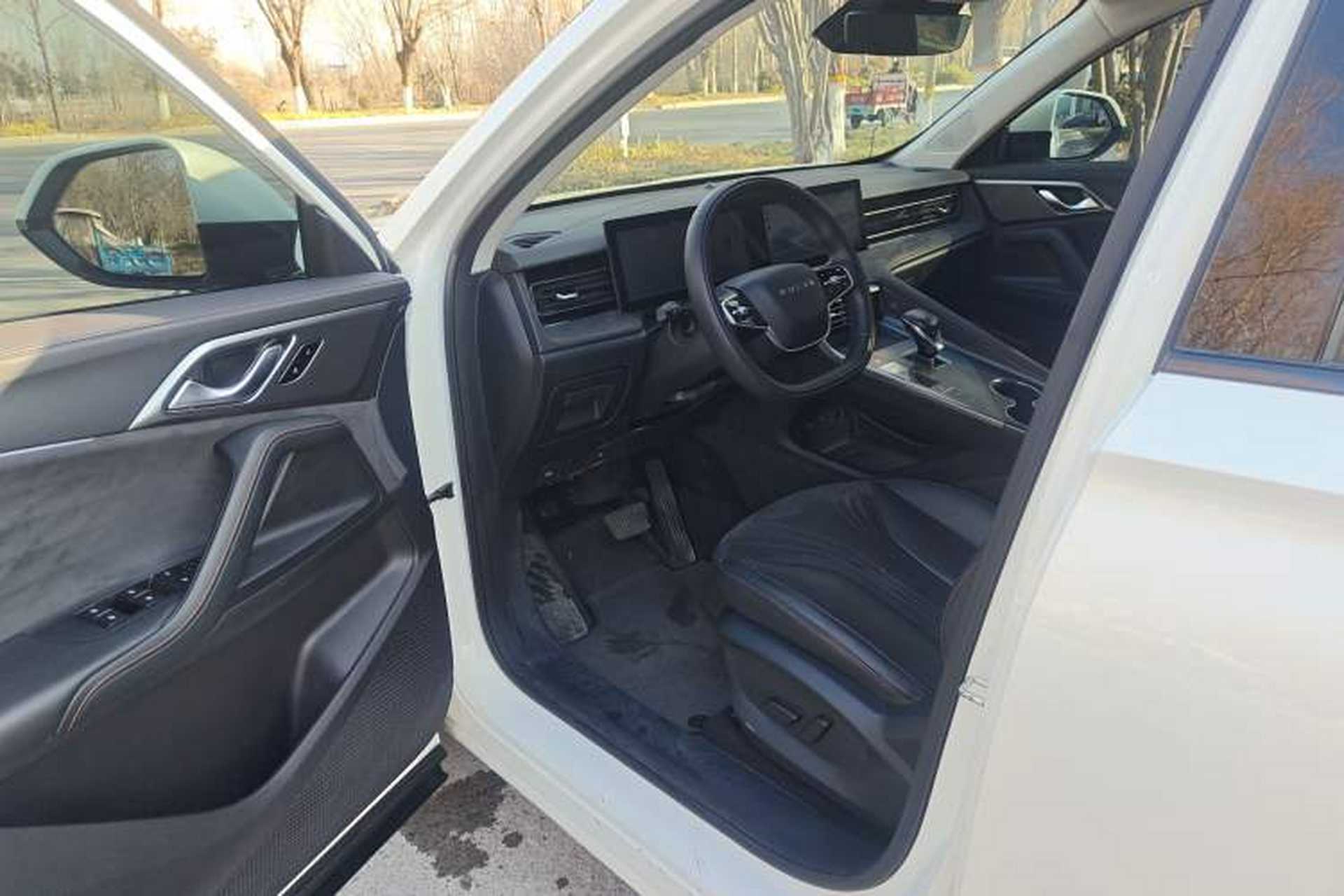 Used Roewe D5X DMH 2024 135 Tech Edition Interior 1